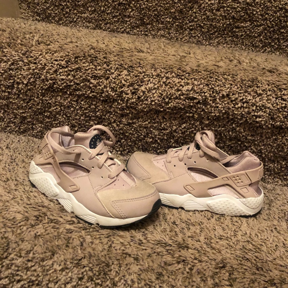 kids nike shoes